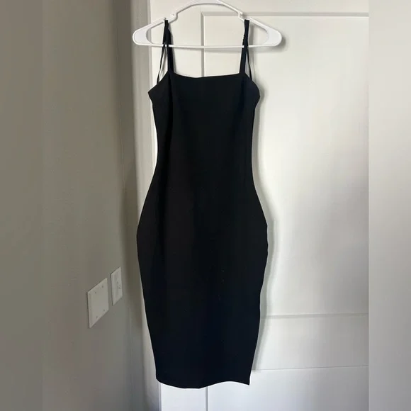 Lulu’s black dress - Picture 7 of 7